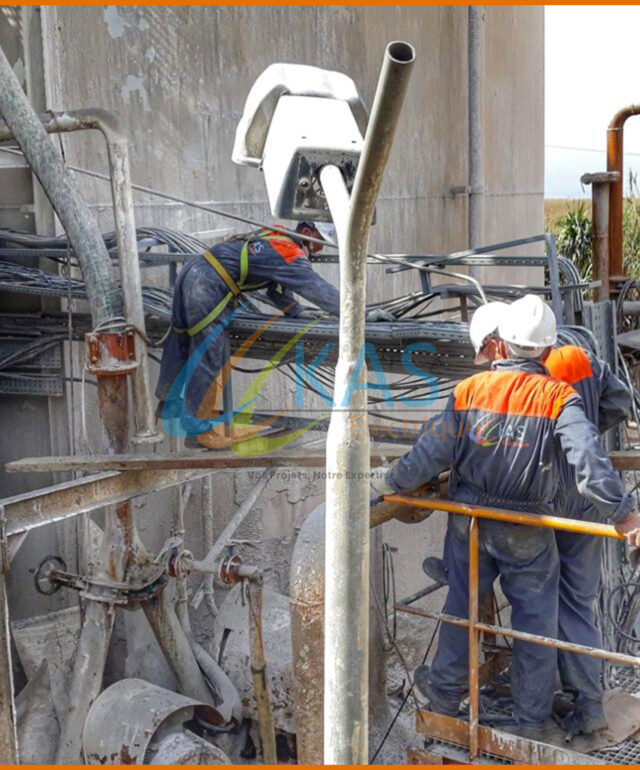 CHANGEMENT DU CHEMIN DE CABLE GALVANISé par PVC CHANGEMENT DU CHEMIN DE CABLE GALVANISé par PVC